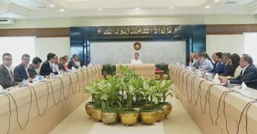 শীর্ষ ব্যবসায়ী নেতাদের সঙ্গে বৈঠক করলেন প্রধানমন্ত্রী