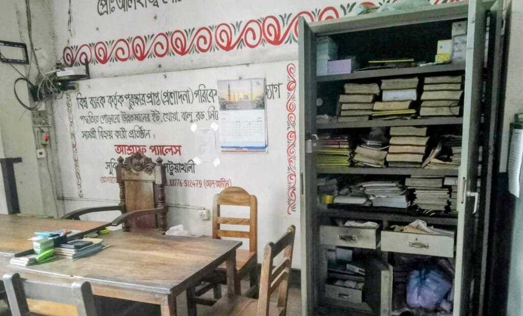 মির্জাগঞ্জে বিএনপি নেতার ব্যবসায়িক প্রতিষ্ঠানে দুর্ধর্ষ চুরি