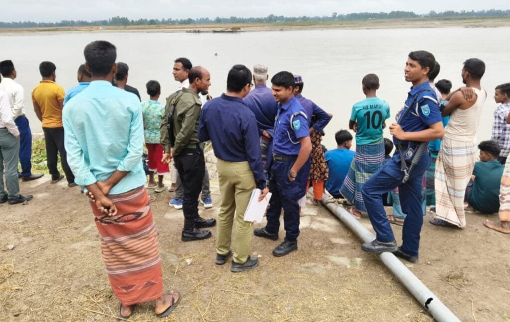 দুধকুমার নদে অবৈধ বালু উত্তোলনের বিরুদ্ধে অভিযান, ৪ ড্রেজার উচ্ছেদ