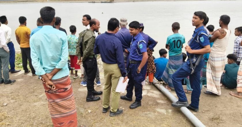 দুধকুমার নদে অবৈধ বালু উত্তোলনের বিরুদ্ধে অভিযান, ৪ ড্রেজার উচ্ছেদ