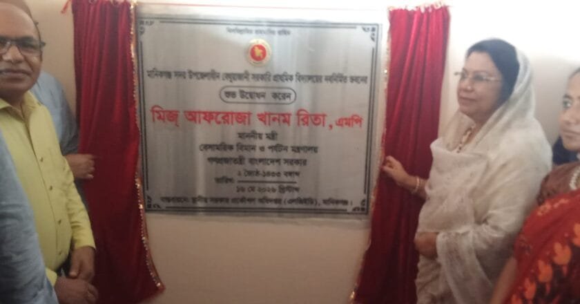ঐক্যবদ্ধভাবে দেশ গঠন কাজে এগিয়ে আসতে হবে: বিমান ও পর্যটনমন্ত্রী