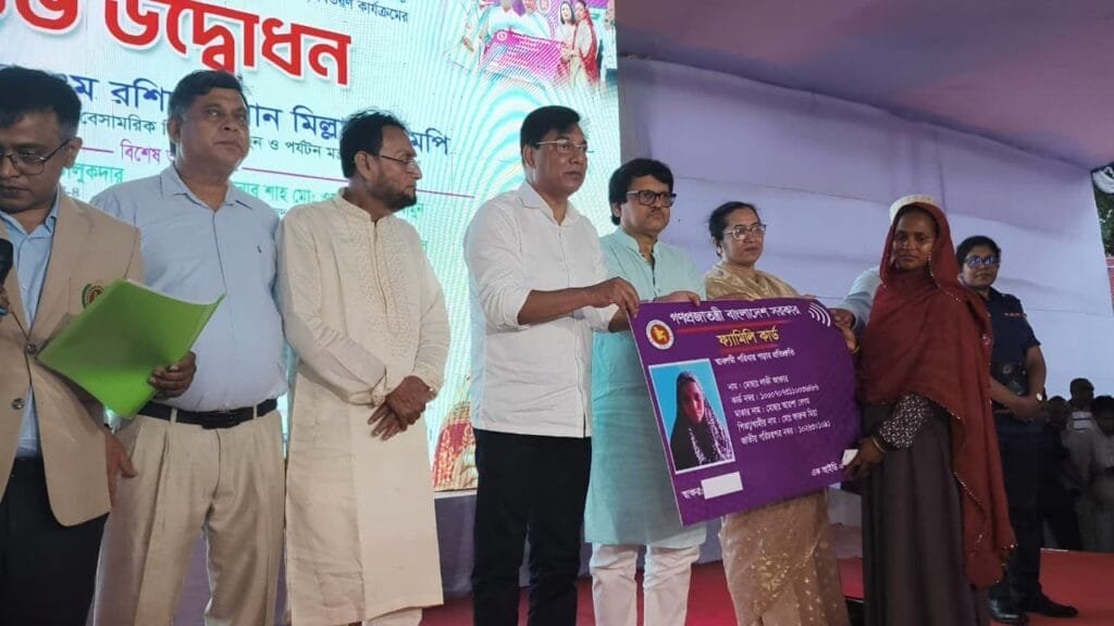বকশীগঞ্জে ১,২৯৫ অসহায় পরিবারের মাঝে ফ্যামিলি কার্ড বিতরণ কার্যক্রম উদ্বোধন