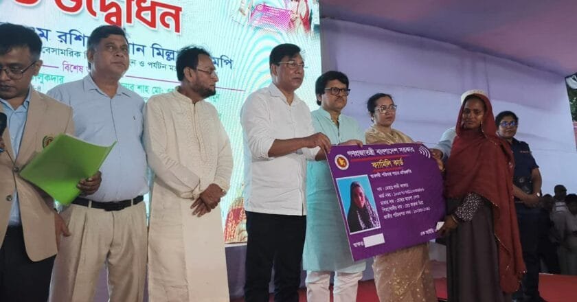 বকশীগঞ্জে ১,২৯৫ অসহায় পরিবারের মাঝে ফ্যামিলি কার্ড বিতরণ কার্যক্রম উদ্বোধন