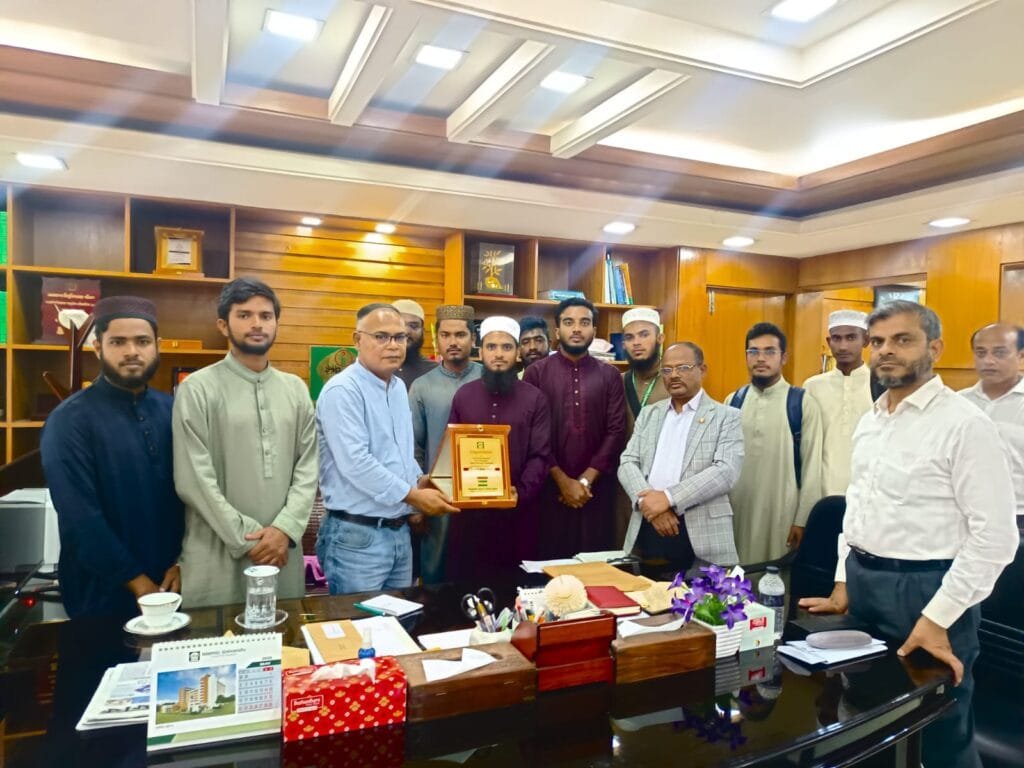 ইবির নতুন উপাচার্যকে সম্মাননা স্মারক দিয়ে বরণ করলো জমিয়তে তালাবা