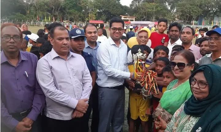ঠাকুরগাঁওয়ে প্রাথমিক বিদ্যালয় গোল্ডকাপ ফুটবলের ফাইনাল ও পুরস্কার বিতরণ