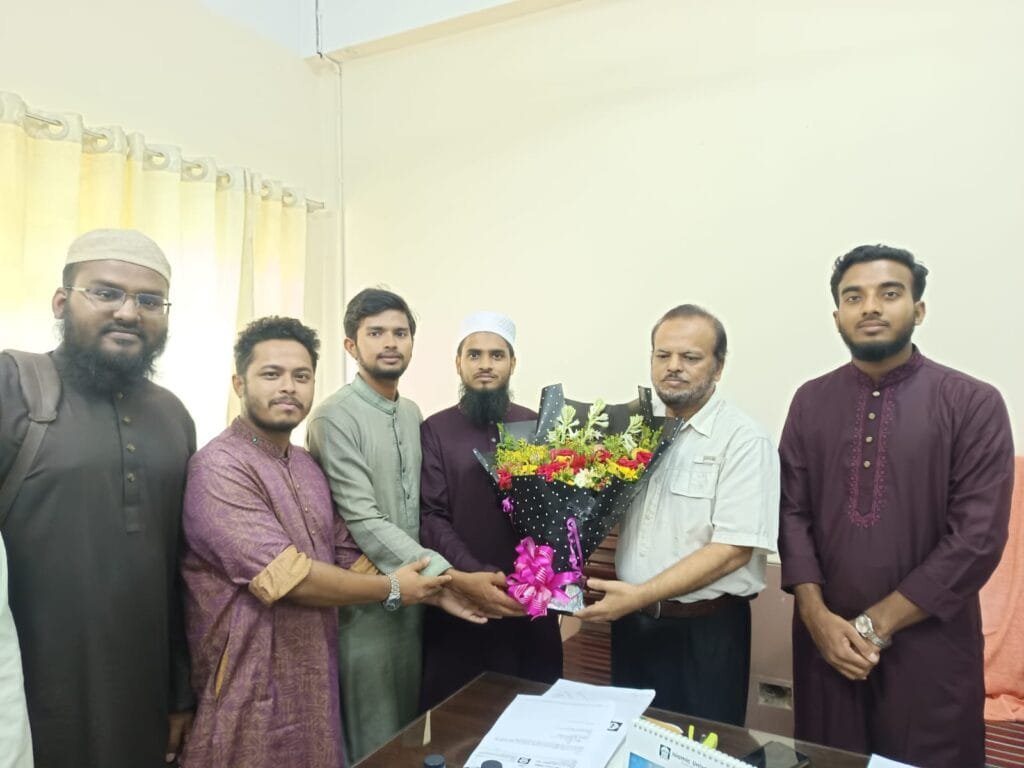ইবির তুলনামূলক ধর্মতত্ত্ব অনুষদের নবনিযুক্ত ডিনকে জমিয়তে তালাবার ফুলেল শুভেচ্ছা