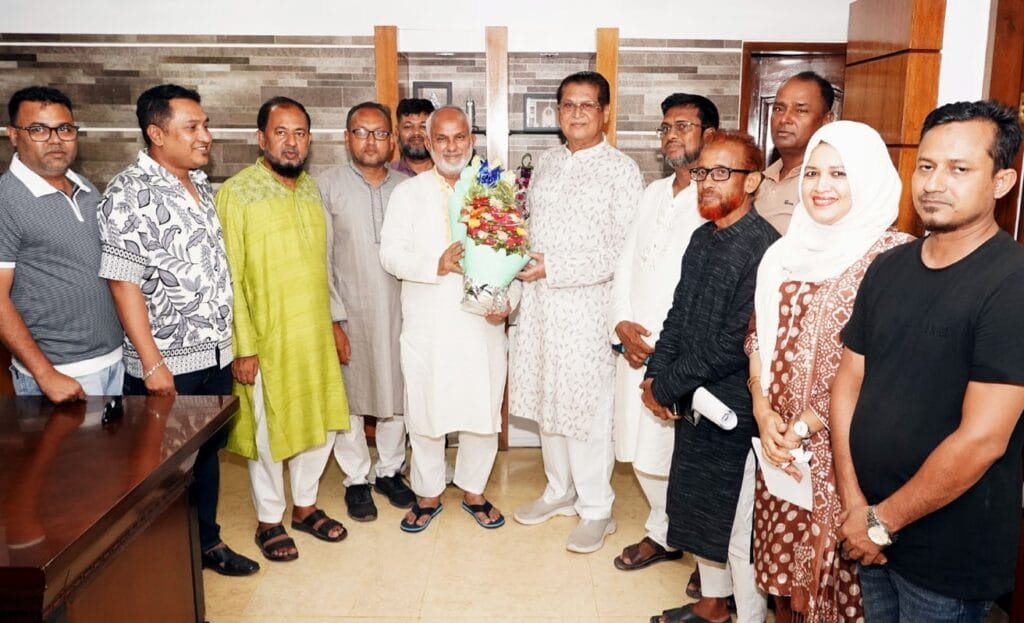 কেসিসি প্রশাসকের সঙ্গে খুলনা-৫ আসনের এমপি লবির শুভেচ্ছা বিনিময়