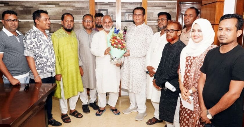 কেসিসি প্রশাসকের সঙ্গে খুলনা-৫ আসনের এমপি লবির শুভেচ্ছা বিনিময়