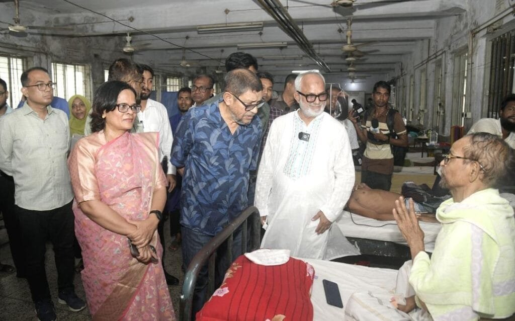 খুলনা জেনারেল হাসপাতালে আকস্মিক পরিদর্শনে ক্ষোভ স্বাস্থ্যমন্ত্রীর