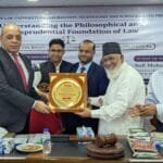 ইউআইটিএস-এ আইন দর্শন বিষয়ক সেমিনার: জ্ঞানগর্ভ বক্তব্য রাখেন সাবেক প্রধান বিচারপতি ড. সৈয়দ রেফাত আহমেদ
