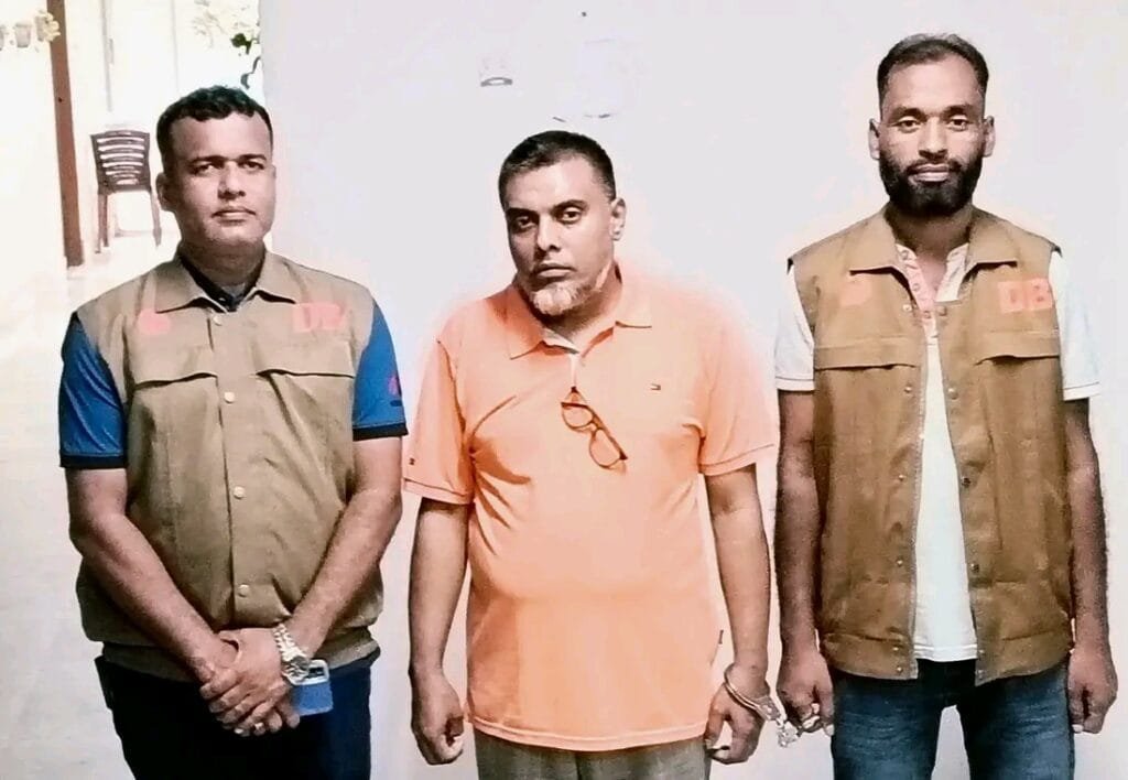 প্রধানমন্ত্রীর ব্যক্তিগত সহকারী পরিচয় দিয়ে প্রতারণা