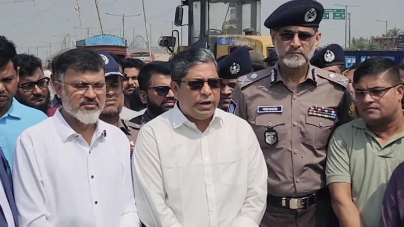 গরুর হাটে চাঁদাবাজি রুখতে কঠোর হুঁশিয়ারি প্রতিমন্ত্রী শাহে আলমের