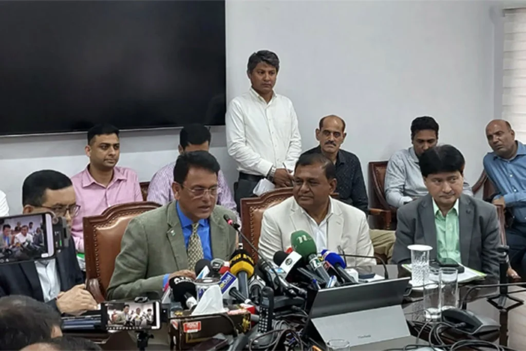 জানুয়ারিতে এসএসসি ও জুনে এইচএসসি: সেশনজট নিরসনে সরকারের বড় সিদ্ধান্ত