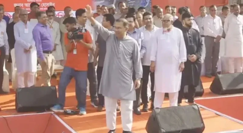 নয়াপল্টনে শ্রমিক সমাবেশের মঞ্চে তারেক রহমান