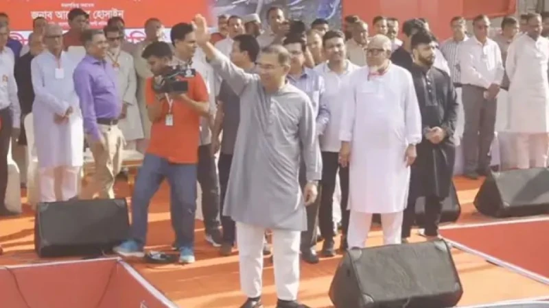 নয়াপল্টনে শ্রমিক সমাবেশের মঞ্চে তারেক রহমান