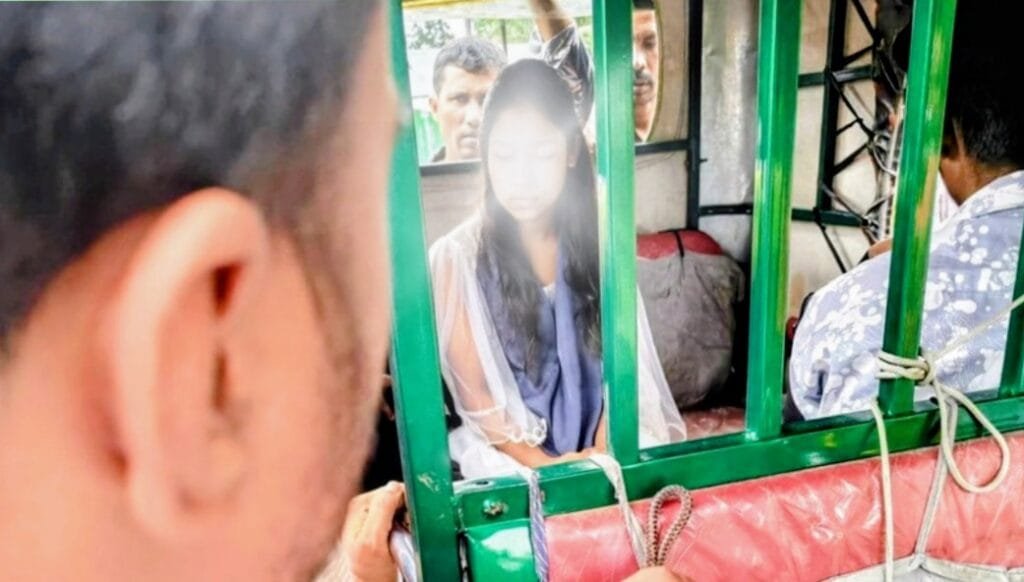 ফুলবাড়ীতে পঞ্চম শ্রেণির শিক্ষার্থীর স্কুলব্যাগে ২ কেজি গাঁজা, আটক ২