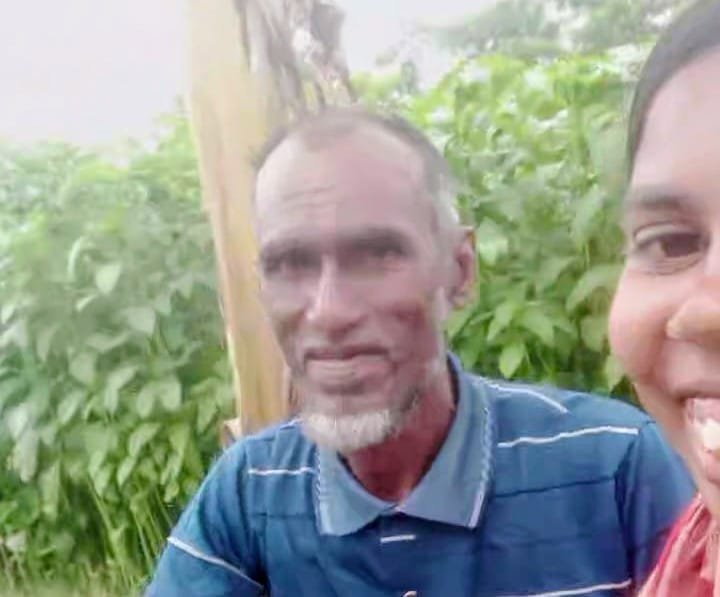 বদলগাছীতে ৪ সন্তানের জনকের বাড়িতে বিয়ের দাবিতে ২ সন্তানের জননীর অনশন