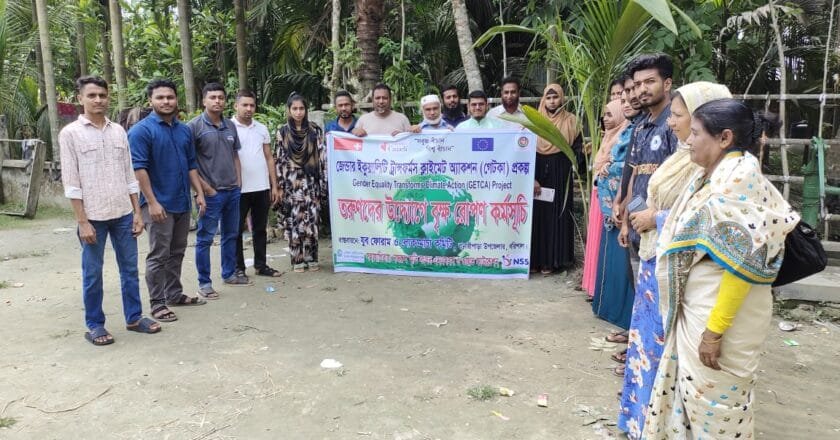 জলবায়ু সহনশীল মডেল তৈরিতে বানারীপাড়ায় যুব ফোরাম ও নজরুল স্মৃতি সংসদের বৃক্ষরোপণ