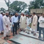 নাগেশ্বরীতে দুর্যোগে ক্ষতিগ্রস্ত ৩০ পরিবারের মাঝে টিন ও অর্থ বিতরণ