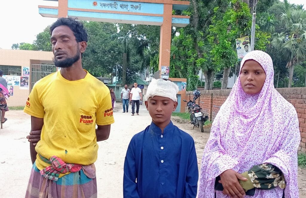 মোবাইল দিয়ে মাদ্রাসার শিশু শিক্ষার্থীর মাথা ফাটালেন শিক্ষক, থানায় অভিযোগ