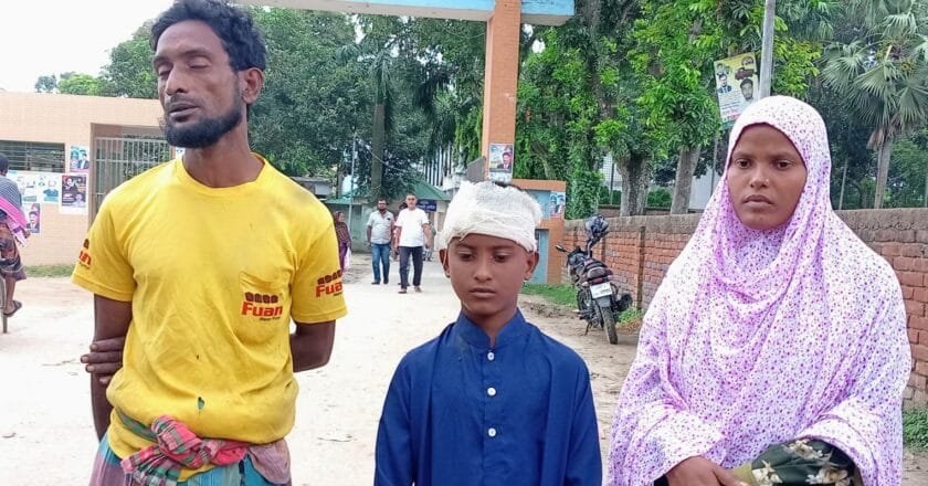 মোবাইল দিয়ে মাদ্রাসার শিশু শিক্ষার্থীর মাথা ফাটালেন শিক্ষক, থানায় অভিযোগ