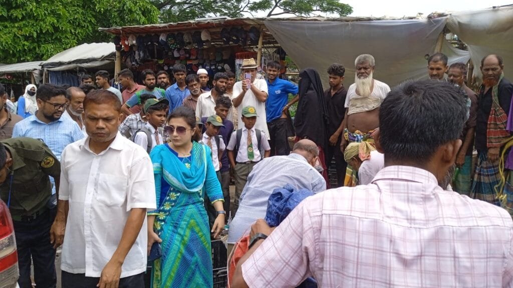 তাড়াইলে অবৈধ ফুটপাত উচ্ছেদ: জব্দকৃত মালামাল মাদ্রাসা ও এতিমখানায় দান