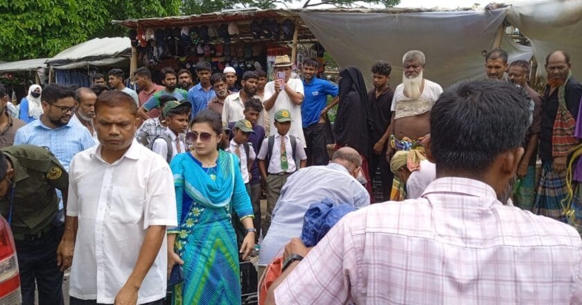 তাড়াইলে অবৈধ ফুটপাত উচ্ছেদ: জব্দকৃত মালামাল মাদ্রাসা ও এতিমখানায় দান