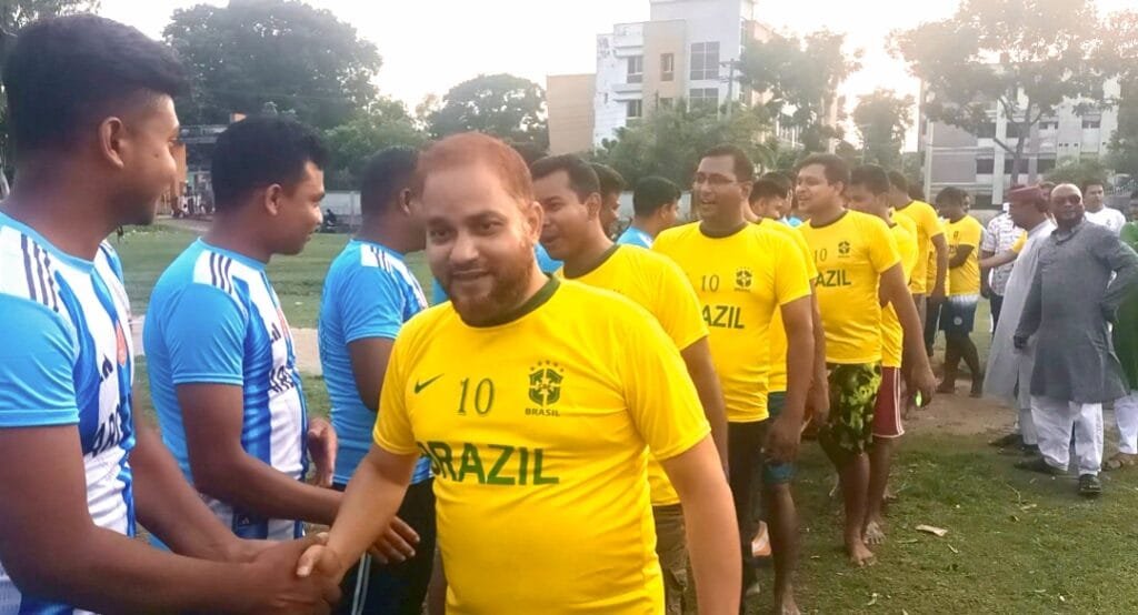 মাদক ছাড়ুন, ক্রীড়া ধরুন প্রতিপাদ্যে নাগেশ্বরীতে থানা পুলিশের প্রীতি ফুটবল ম্যাচ