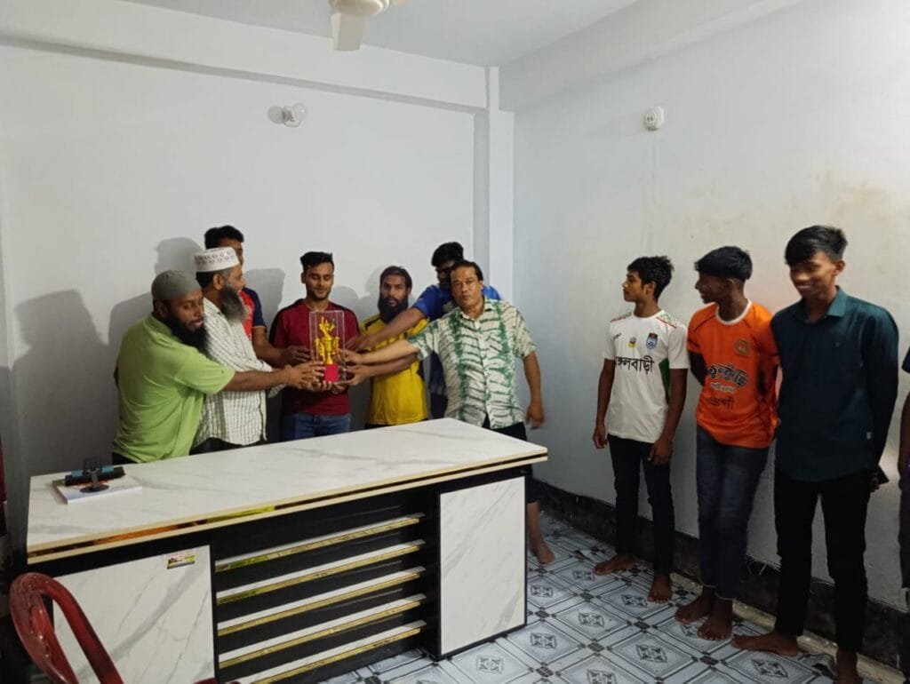 সলঙ্গা থানা মাঠে প্রীতি ফুটবল ম্যাচ অনুষ্ঠিত, শতদল স্পোর্টিং ক্লাব বিজয়ী