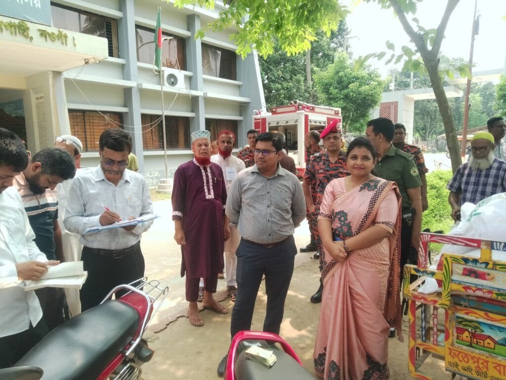বদলগাছীতে কৃষি অফিসের নীরবতায় থামছে না সার পাচার, হাতেনাতে আটক ডিলারের প্রতিনিধি