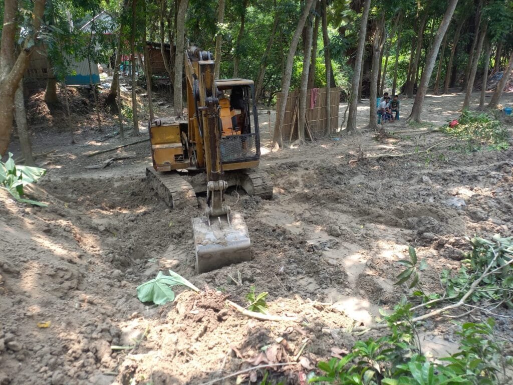 হরিরামপুরে অবৈধভাবে মাটি কাটার দায়ে ৫০ হাজার টাকা জরিমানা