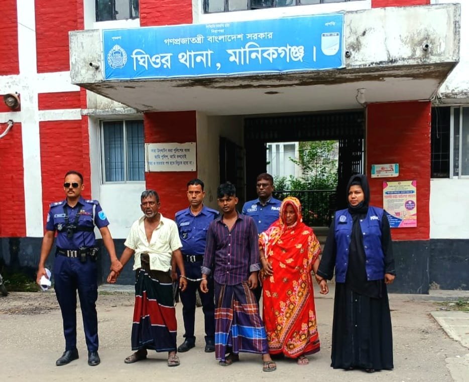 মানিকগঞ্জে বিপুল পরিমাণ হেরোইনসহ একই পরিবারের তিনজন আটক