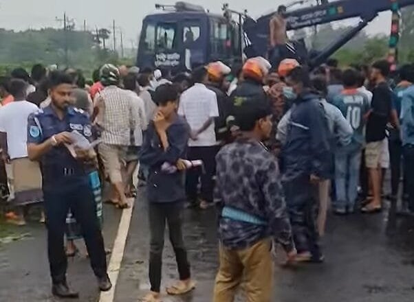 মানিকগঞ্জ মহাসড়কের মূলজানে ট্রাক-পিকআপ সংঘর্ষে নিহত ২, আহত ২
