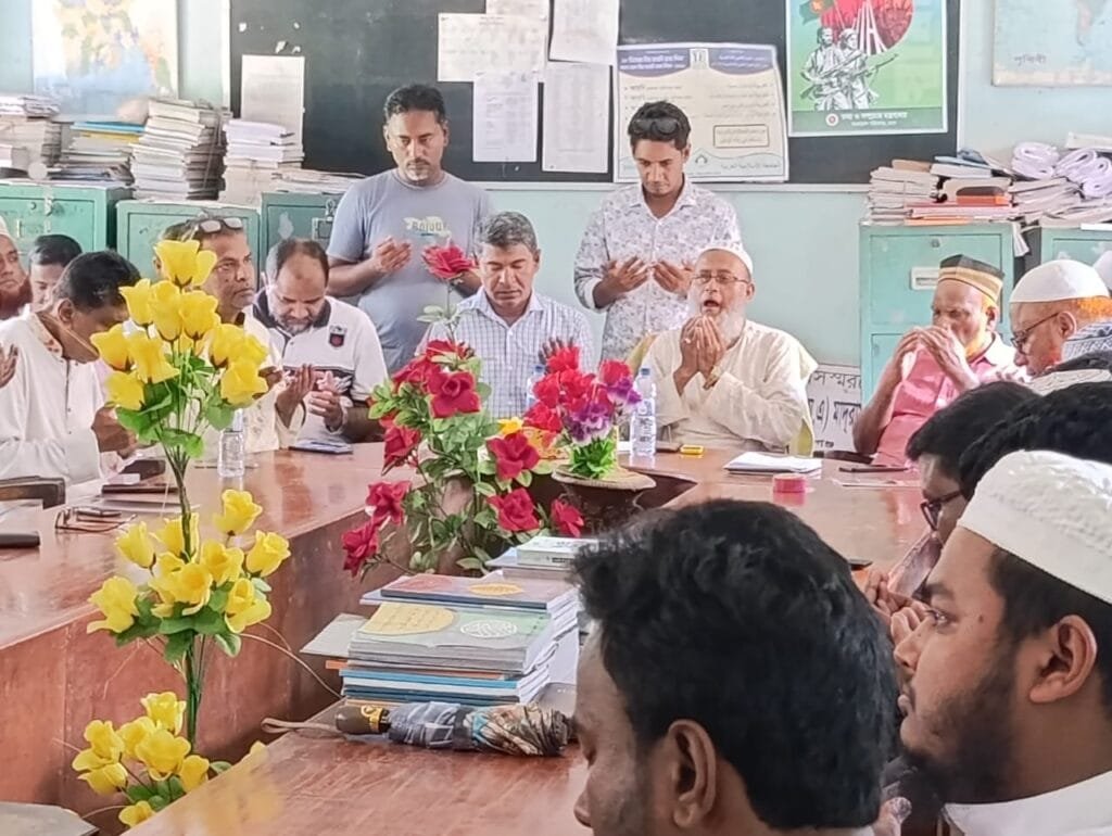 উল্লাপাড়া কামিল মাদ্রাসায় সভাপতির দায়িত্ব গ্রহণ করলেন রফিক