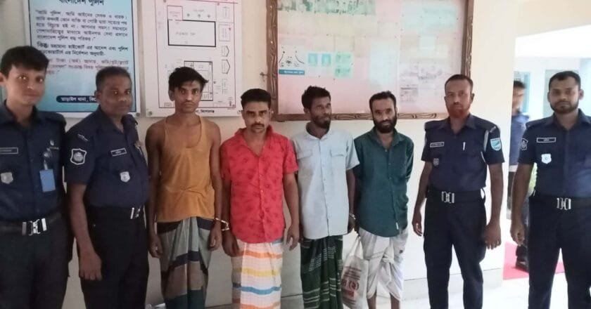 তাড়াইলে ২৭ মামলার এক আসামিসহ গ্রেফতার ৪