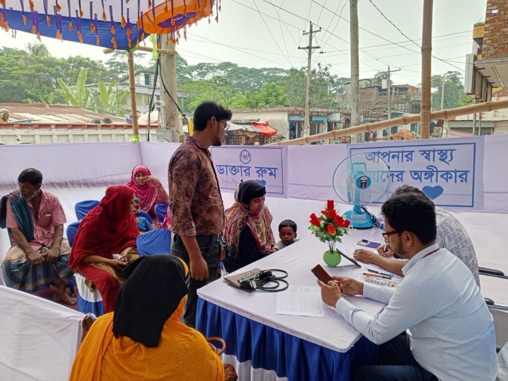 মির্জাগঞ্জে ওয়ালটন প্লাজার উদ্যোগে ফ্রি মেডিকেল ক্যাম্প