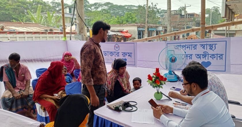 মির্জাগঞ্জে ওয়ালটন প্লাজার উদ্যোগে ফ্রি মেডিকেল ক্যাম্প
