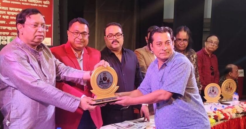 ‘স্বরলিপি মিউজিক্যাল অ্যাওয়ার্ড’ পেলেন গণমাধ্যম ব্যক্তিত্ব স্বীকৃতি প্রসাদ বড়ুয়া