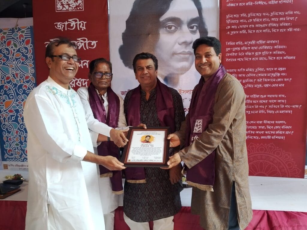 নজরুল সংগীতে অবদানের জন্য বিশেষ সম্মাননা পেলেন খায়রুল আনাম শাকিল ও মাহমুদুল হাসান