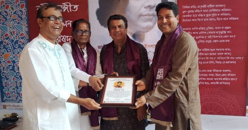 নজরুল সংগীতে অবদানের জন্য সম্মাননা পেলেন মাহমুদুল হাসান