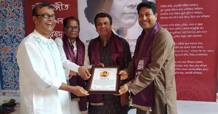 নজরুল সংগীতে অবদানের জন্য সম্মাননা পেলেন মাহমুদুল হাসান
