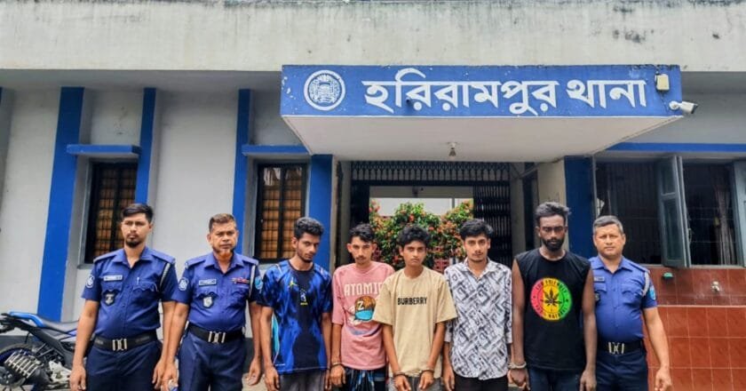 ‎হরিরামপুরে ৫ মাদক সেবনকারিকে তিন মাসের কারাদণ্ড