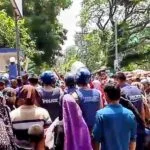 মানিকগঞ্জে হত্যা সন্দেহে মেম্বার আব্দুল আলিম গ্রেপ্তার, প্রতিবাদে থানায় ঘেরাও এলাকাবাসীর