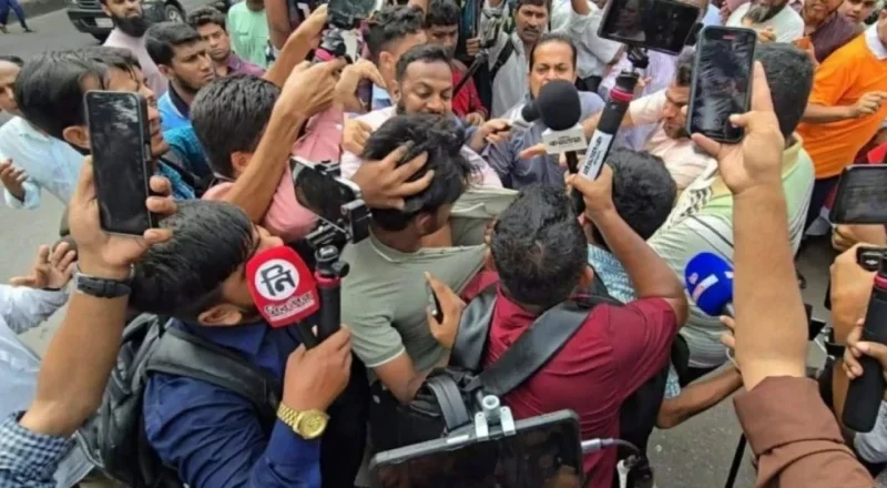 ধানমন্ডিতে জামায়াত কর্মীদের হামলায় সাংবাদিক রক্তাক্ত
