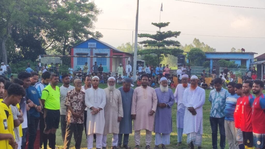 মানিকগঞ্জে গিলন্ড ইউনাইটেড ক্লাব ফুটবল টুর্নামেন্ট উদ্বোধন