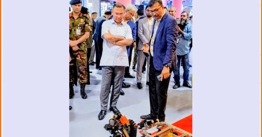 ইউআইইউর গবেষণা ও উদ্ভাবনী স্টল পরিদর্শন করলেন প্রধানমন্ত্রী