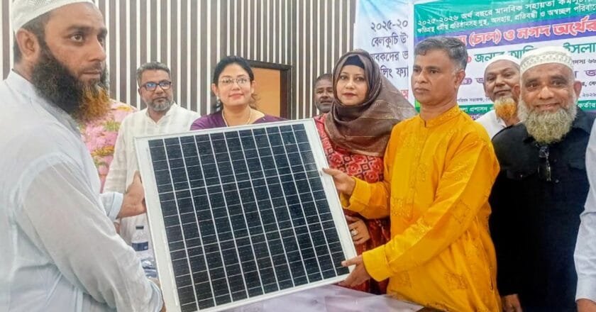 বেলকুচিতে কোটি টাকার অনুদান সামগ্রী বিতরণ, উন্নয়নের ধারা অব্যাহত রাখার প্রত্যয়