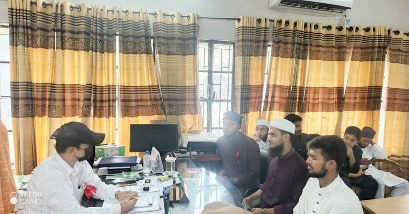 ইবি পরীক্ষা নিয়ন্ত্রকসহ বিভাগীয় শিক্ষকদের সঙ্গে তালাবা নেতৃবৃন্দের সাক্ষাৎ