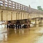 ইসলামপুরে হাইড্রোলিক পাম্পে উঁচু হলো দেবে যাওয়া বলিয়াদহ-আগারী সেতু