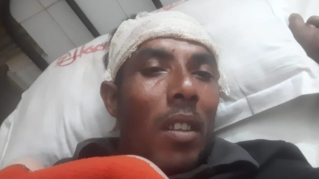বদলগাছীতে রাস্তার পাশে মাছ ধোয়াকে কেন্দ্র করে গৃহবধূ ও স্বামীকে মারধর, থানায় অভিযোগ